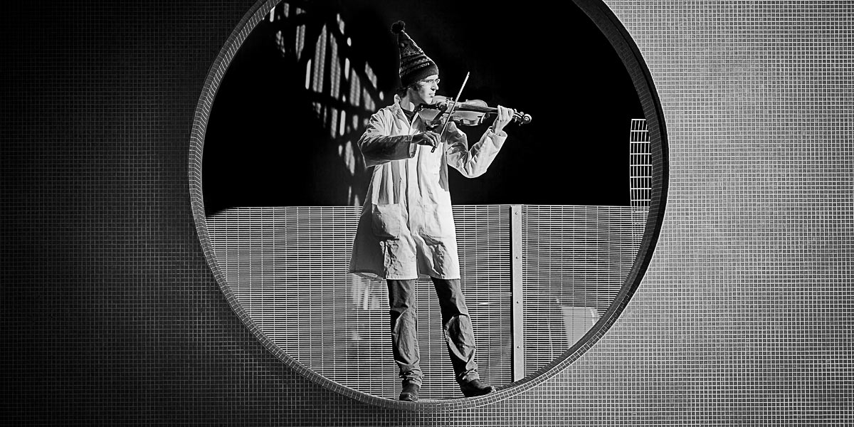 Dan_Sealife_1200px_People